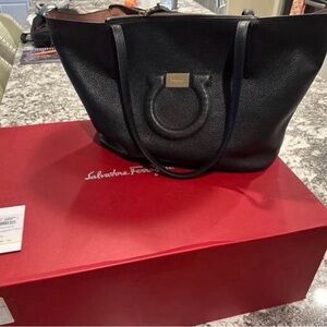 Salvatore Ferragamo Elegant Black Shoulder Bag